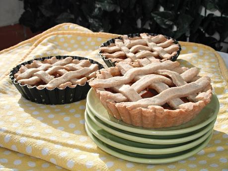 Crostatine al farro con ricotta e marmellata di fichi