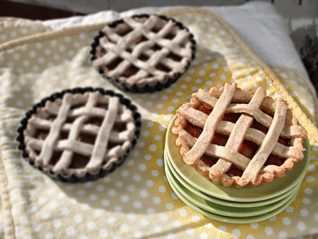 Crostatine al farro con ricotta e marmellata di fichi