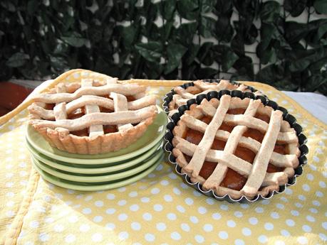 Crostatine al farro con ricotta e marmellata di fichi