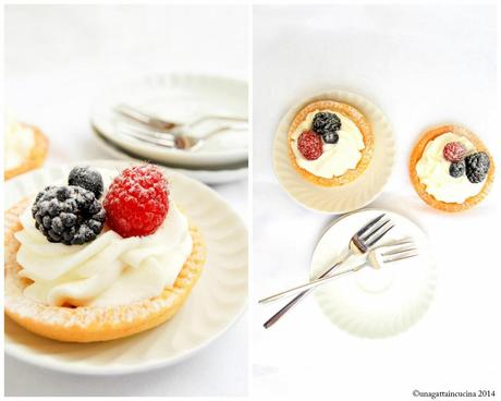 Tartellette alla crema di yogurt e frutti di bosco