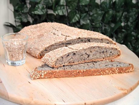 The bread is on the fridge..ancora pane ma con farina di grano saraceno e sesamo!