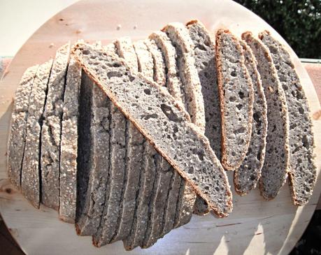 The bread is on the fridge..ancora pane ma con farina di grano saraceno e sesamo!