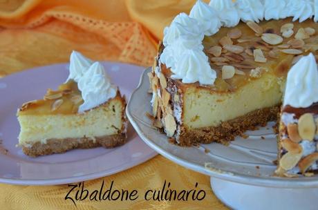 Cheesecake al limone con lemon curd e mandorle