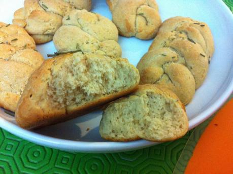 Treccine con farina di riso, di ceci e di avena, un pane veloce per le emergenze