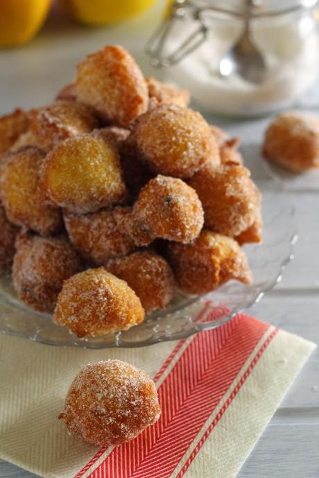 Frittelle (fritole, fritòe) di Carnevale soffici, soffici