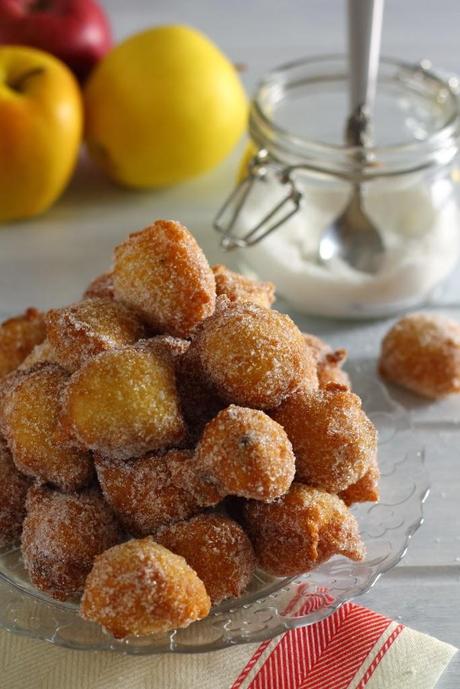 Frittelle (fritole, fritòe) di Carnevale soffici, soffici