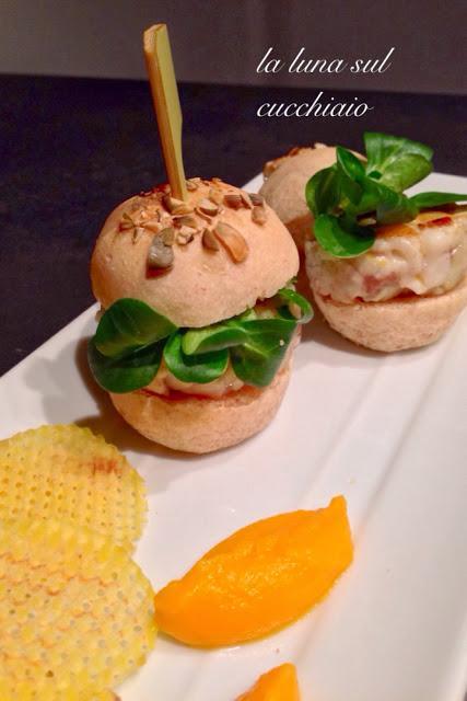 MINI-BURGER DI BRANZINO di Andrea Bertarini MINI-BURGER DI BRANZINO di Andrea Bertarini