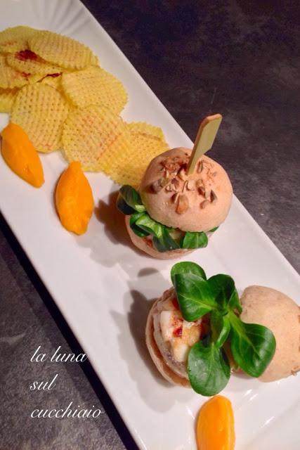 MINI-BURGER DI BRANZINO di Andrea Bertarini MINI-BURGER DI BRANZINO di Andrea Bertarini