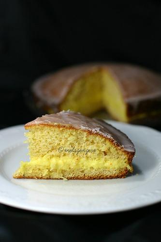 torta soffice al limone con glassa rosa