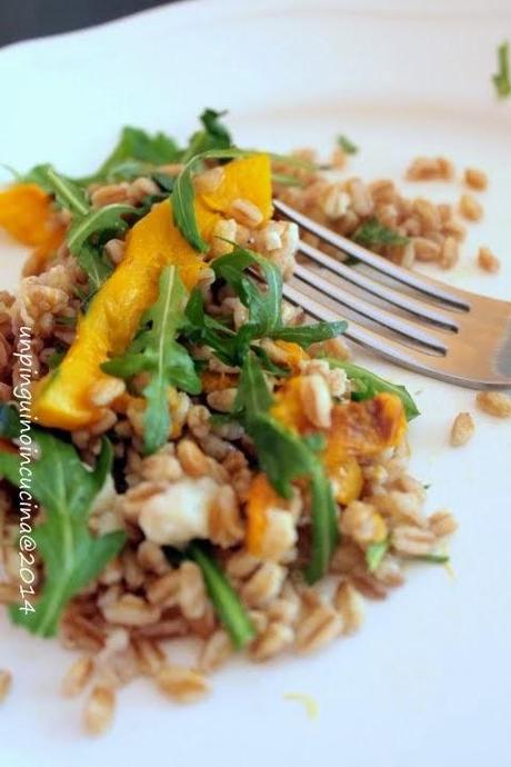 Farro con zucca, rucola e roquefort