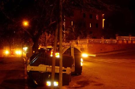 CASSONETTO GAMBALLARIA! CONTINUANO I SUICIDI DI CASSONETTI DELLA MONNEZZA: ANCHE DAVANTI AL PRESTIGIOSO HOTEL GIANICOLO, SCENETTE ALLA ROMANA...