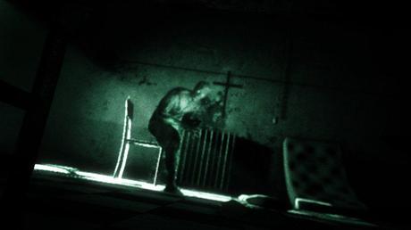 Outlast gira a 1080p e 60 fps su PlayStation 4