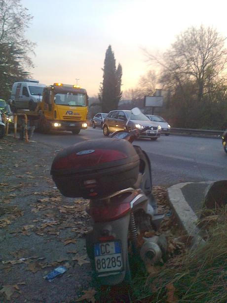 Il senso di una città per il nastro a fettuccia bianco-rosso o, semmai, giallo della Polizia Municipale