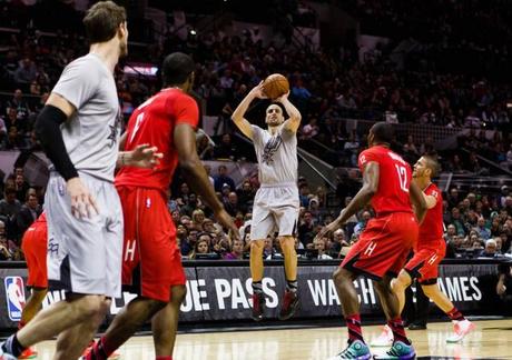 Spurs di nuovo sconfitti, successo per i Pistons