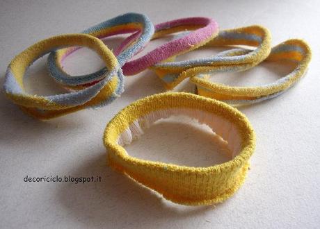 riciclo calzini bracciali ed elastici per capelli 3
