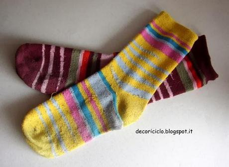 Riciclo calzini spaiati: braccialetti ed elastici per capelli