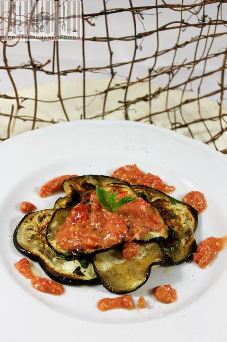 melanzane grigliate con salsa pomodoro basilico noci contemporaneo food Melanzane grigliate con frullato di pomodorini e noci al profumo di basilico