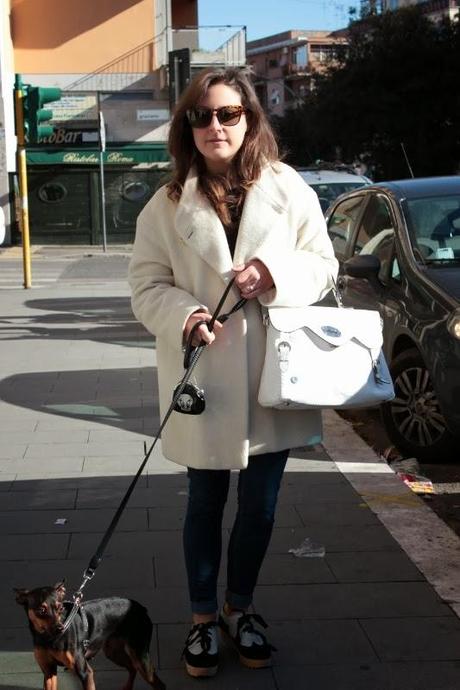 Una mattina d'inverno, white coat and jeans - OUT-FIT