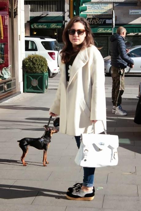 Una mattina d'inverno, white coat and jeans - OUT-FIT