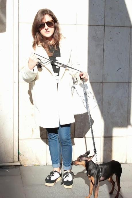 Una mattina d'inverno, white coat and jeans - OUT-FIT