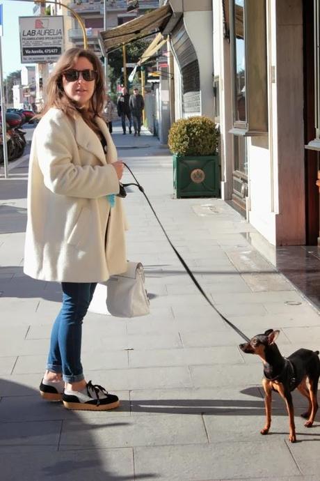 Una mattina d'inverno, white coat and jeans - OUT-FIT