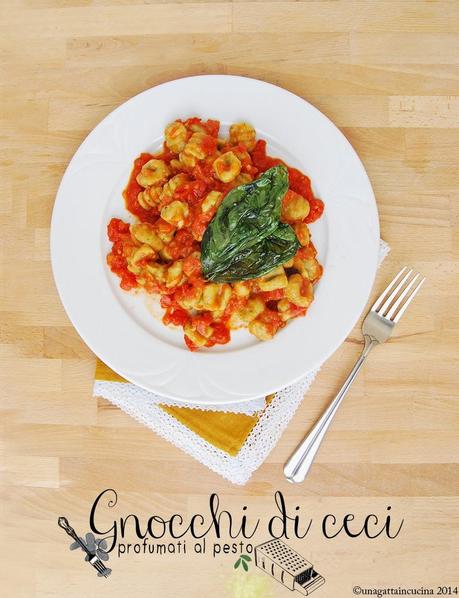 Gnocchi di ceci profumati al pesto