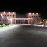 Mentre Galimberti discuteva, l’acciaieria….