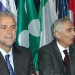 Mentre Galimberti discuteva, l’acciaieria….