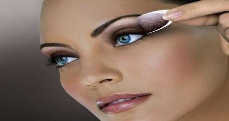 Il trucco adesivo per creare un make up in pochi e semplici gesti 