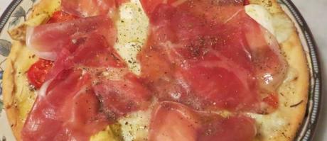 pizza con stracchino e prosciutto di pratomagno