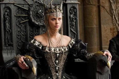 10 abiti da sogno.. Hollywood inspiring charlize-theron-in-ravenna