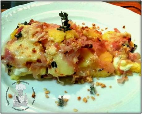 Lasagne di polenta alla pancetta affumicata, cipolla e granella di nocciole