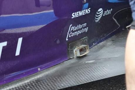Red Bull per risolvere i problemi di surriscaldamento ha realizzato delle piccole prese sul cofano motore