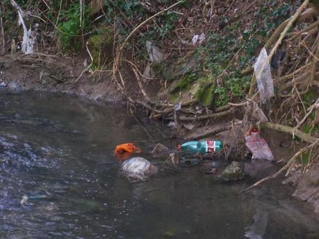 Proposta: cambiamo il nome all'Italia, chiamiamola EMERGENZA