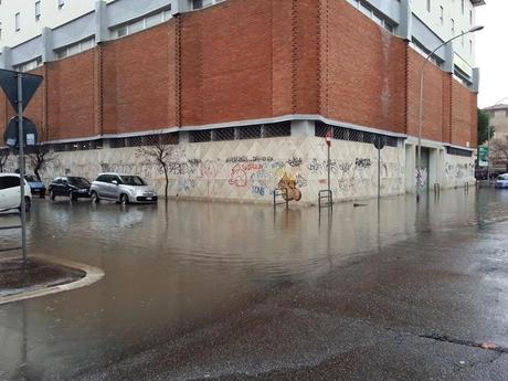 Nubifragio a Roma. Tutte le foto e tutta la satira di una giornata un pelino umida