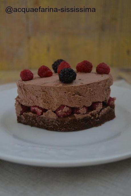 RE-CAKE 5: torta al cioccolato fondente con lamponi e mousse al cioccolato e zenzero