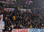 Bologna, tifosi contro Gianni Morandi