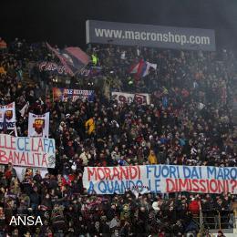 Bologna, i tifosi contro Gianni Morandi