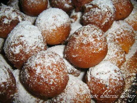 Castagnole soffici con ricotta ......facili e buonissime!!