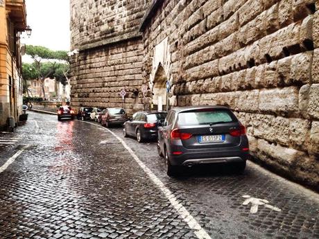 Decidere di fare una sabato pomeriggio di passeggiata in centro e
rovinarsi immancabilmente la giornata. Il motivo per il quale l'Unesco
non interviene quale è?