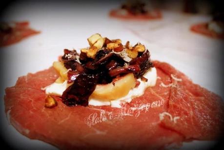 VITELLO IN CARTA FATA CON NOCCIOLE TOSTATE E RADICCHIO GLASSATO