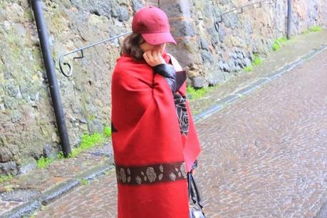 Caps + Poncho Burgundy - OUT-FIT