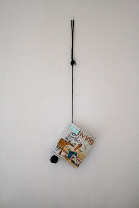 DiY magazine hanger