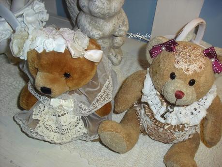 io sto con i miei Teddybears, fuori piove.