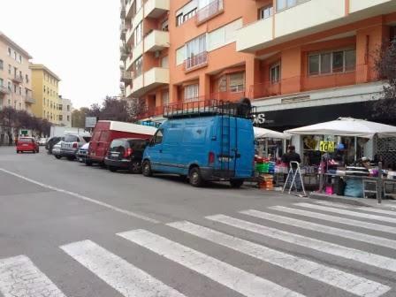 La nuova Via Albalonga si chiama Via Catanzaro. Doppie file e soste selvatiche e i cittadini ci chiedono visibilità. La diamo con piacere