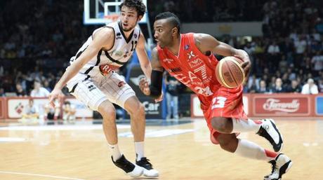 Milano continua a vincere, Brindisi tiene il passo