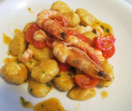 gnocchi di zucca patate e curry e gamberi