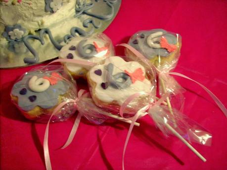 BISCOTTI LOLLIPOPS PER COMPLEANNO