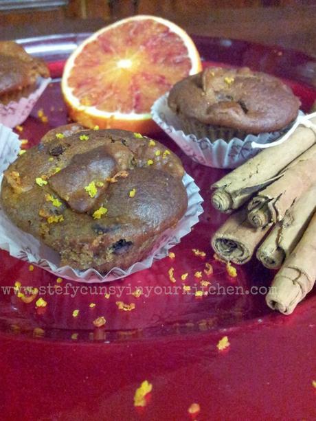 Muffins di mele aromatizzati all'arancia e cannella - ricetta vegan