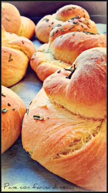 PANE CON FARINA DI CECI (Bread with chickpea flour)